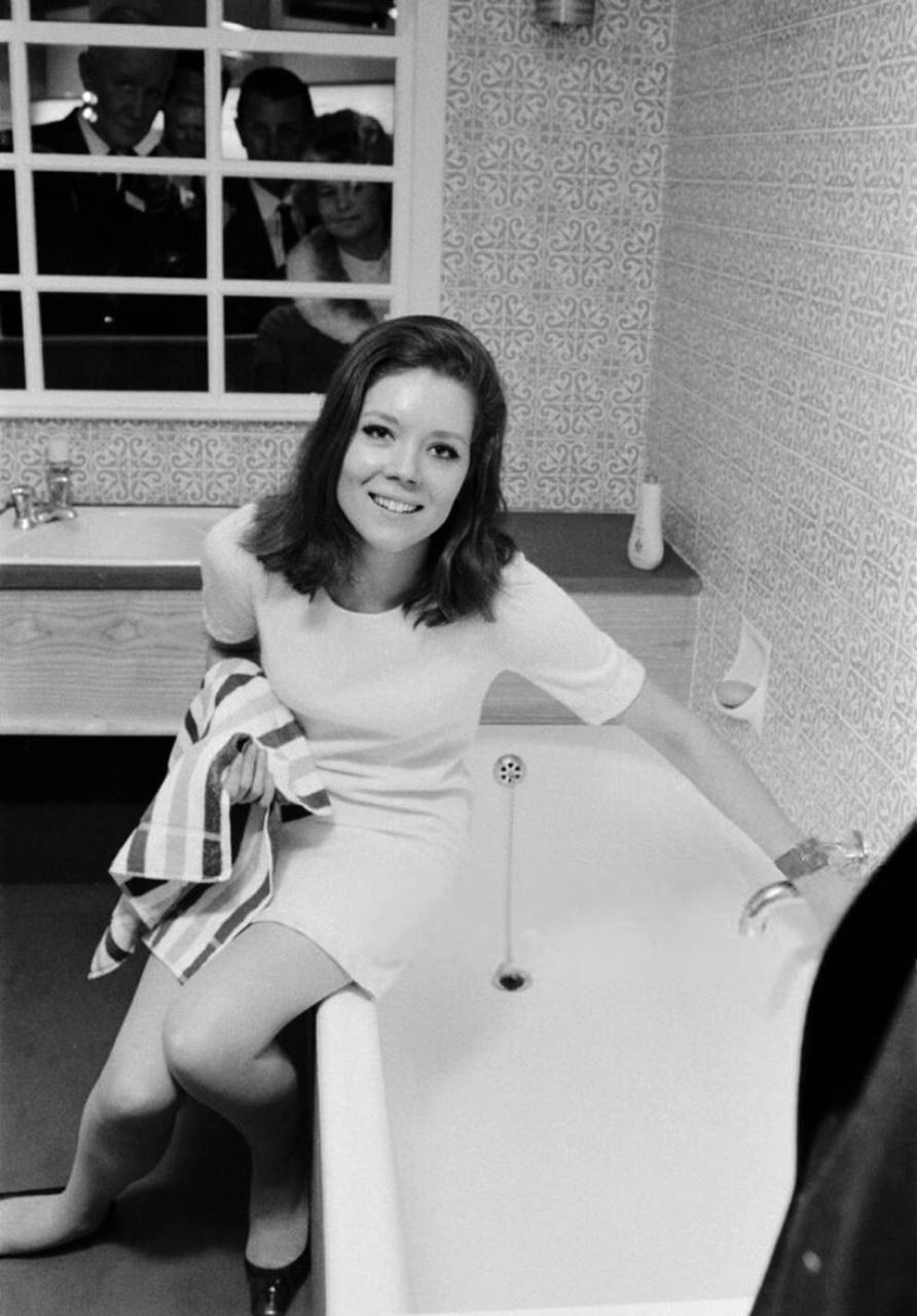 Diana-Rigg-in-a-replica-of-the-bathroom-at-her-St-Johns-Wood-flat-which-has-been-built-on-the-Electricity-stand-at-the-Ideal-Home-Exhibition.jpg