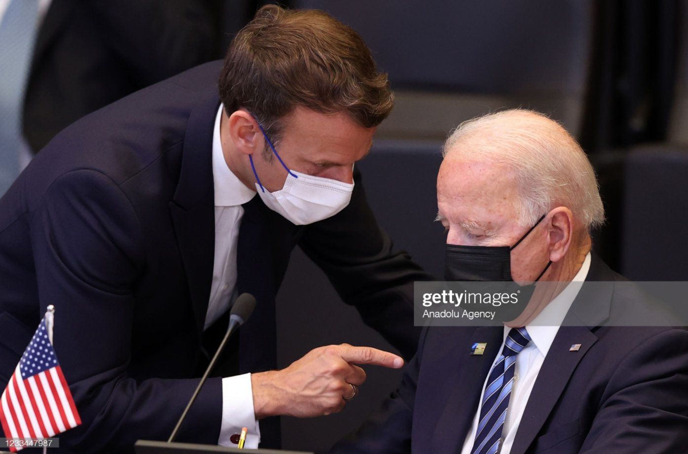 macron2.jpg