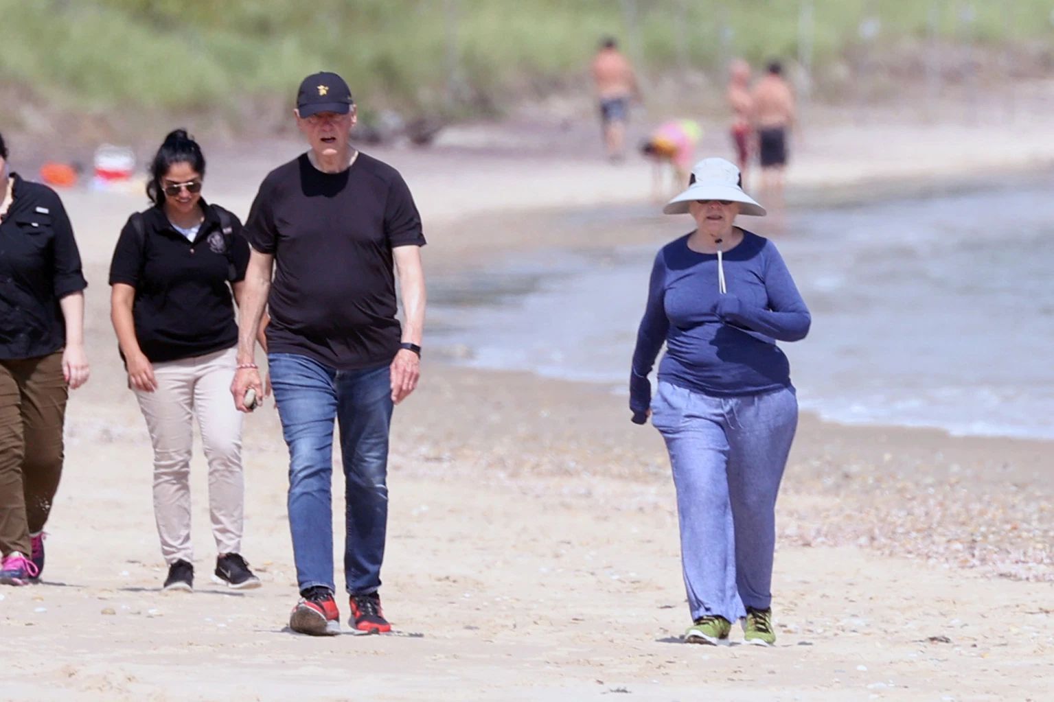 clintons-in-the-hamptons-676.jpg