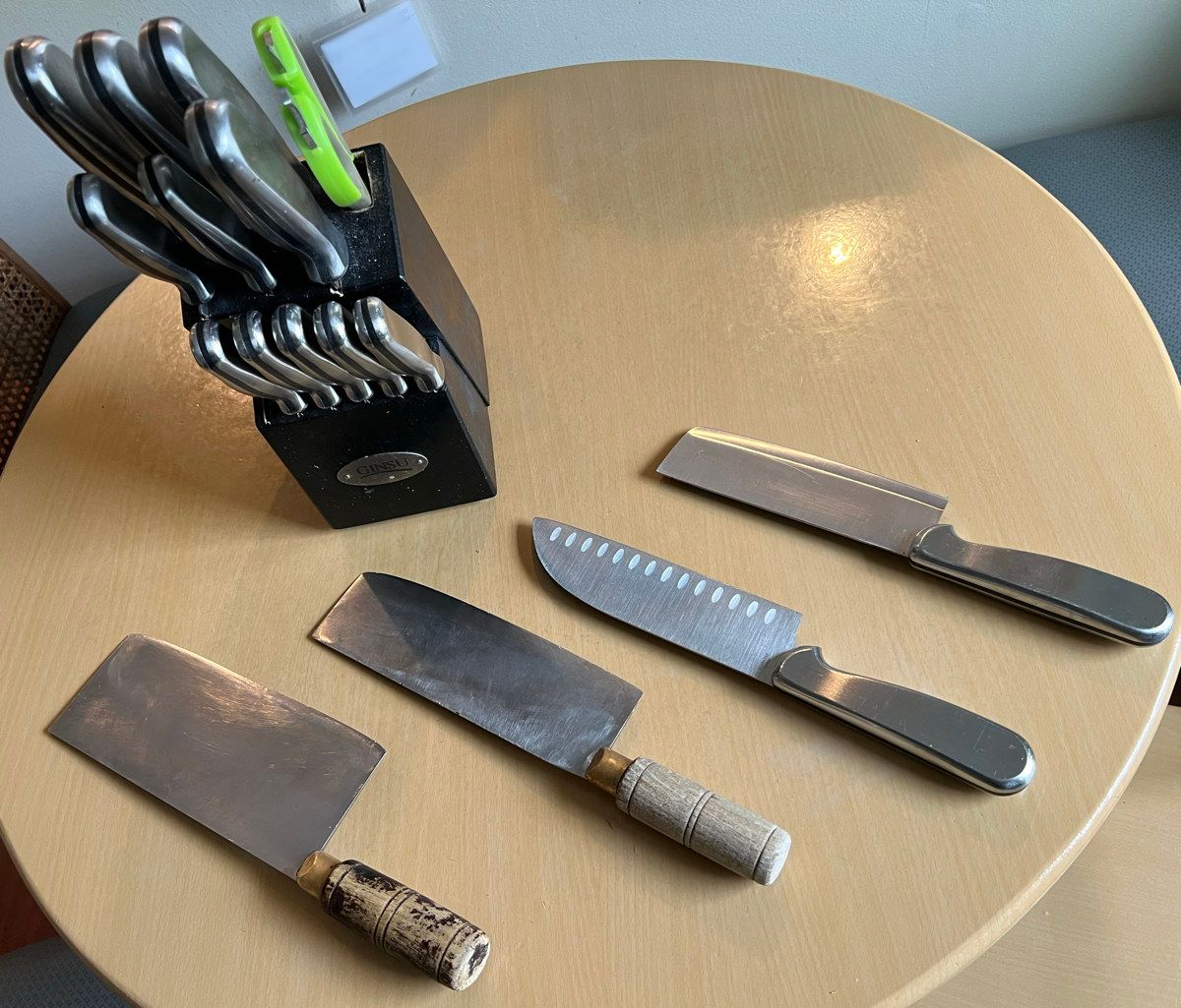 Ax-Knives.jpg