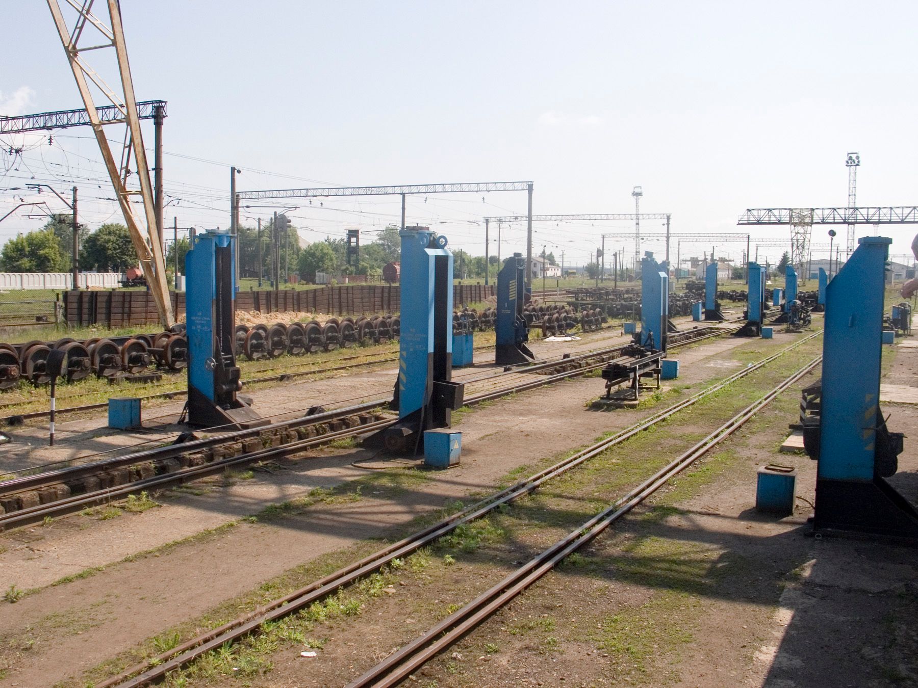 Bogie_change_station_at_Chop_station_Ukraine.jpg
